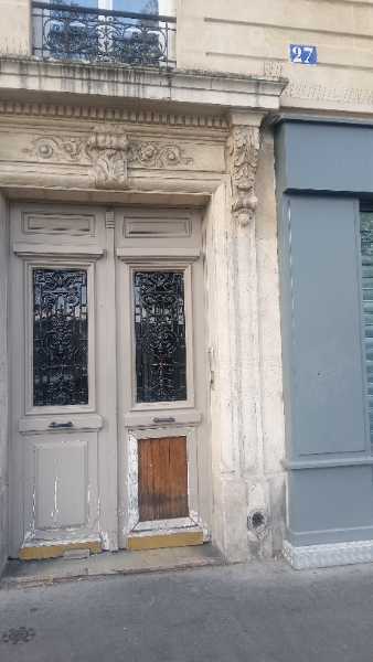 Remplacement de vitrage sur porte d'entrée d'immeuble – parties communes